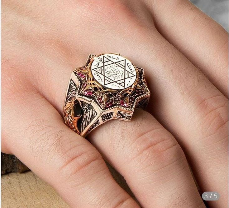 Bague mystique de chance
Sur quel doigts faut porter la bague Feng Shui Pixiu
Bague porte-bonheur homme
Bague de chance Islam
